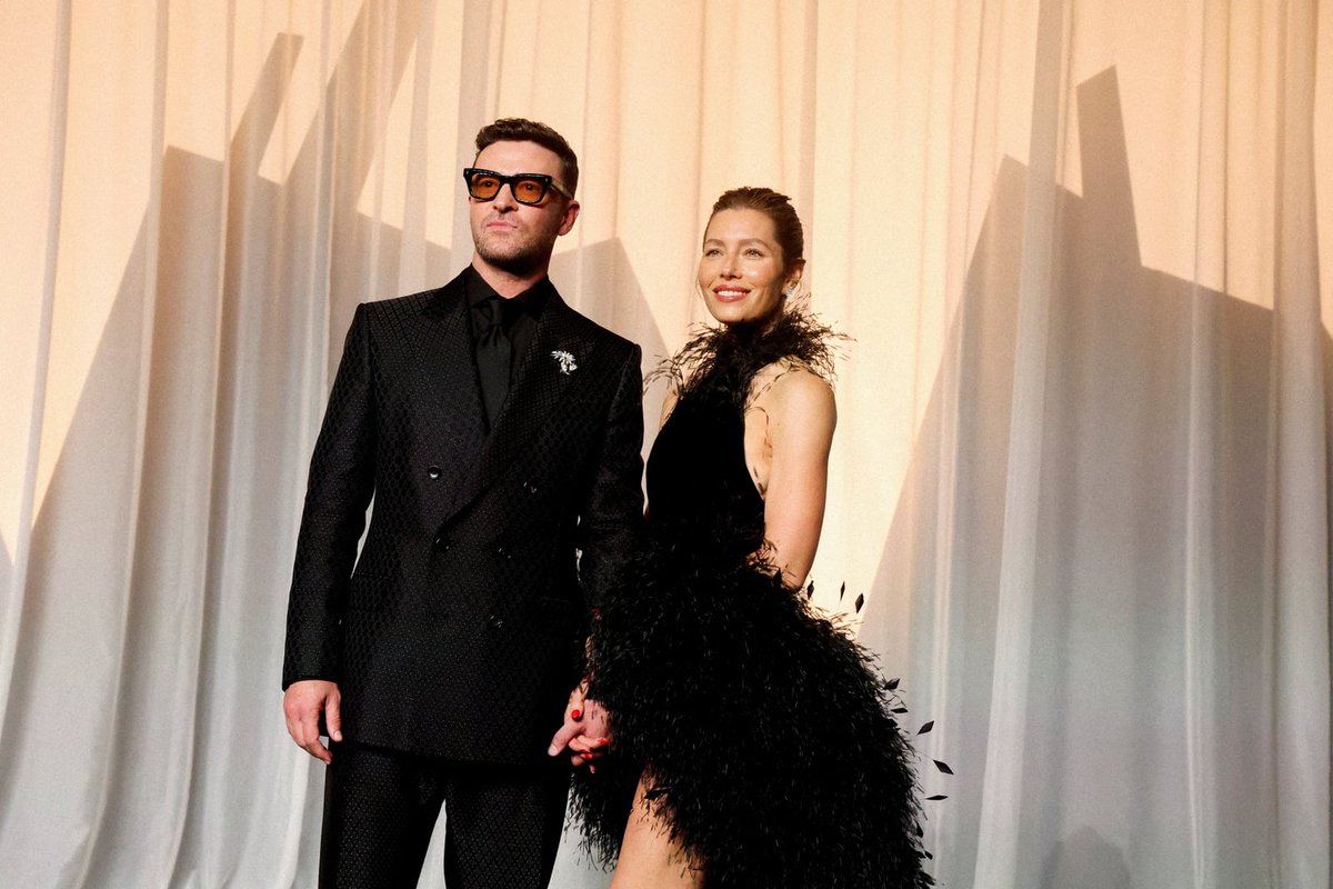 ThoughtCatalog's tweet photo. Justin Timberlake and Jessica Biel at the Academy Museum Gala in Los Angeles on Saturday. https://t.co/VoKfUxaoCZ