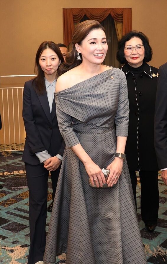 iamwt21's tweet photo. ย่อไหว้คุณหญิงและพี่ผญฝั่งซ้ายค่ะ ดูแลดีมากๆๆ 🙇🏻‍♀️💜 https://t.co/LaA5cTPxOO