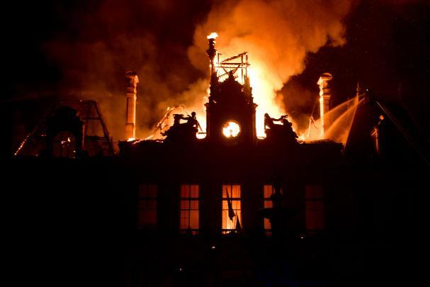 elbarroquista's tweet photo. La destrucción del ayuntamiento de Limoges, un edificio de 1883, es una auténtica salvajada.

Y no solo desde el punto de vista patrimonial, que también. Qué absoluta vergüenza. https://t.co/Q4RXsj0KdP