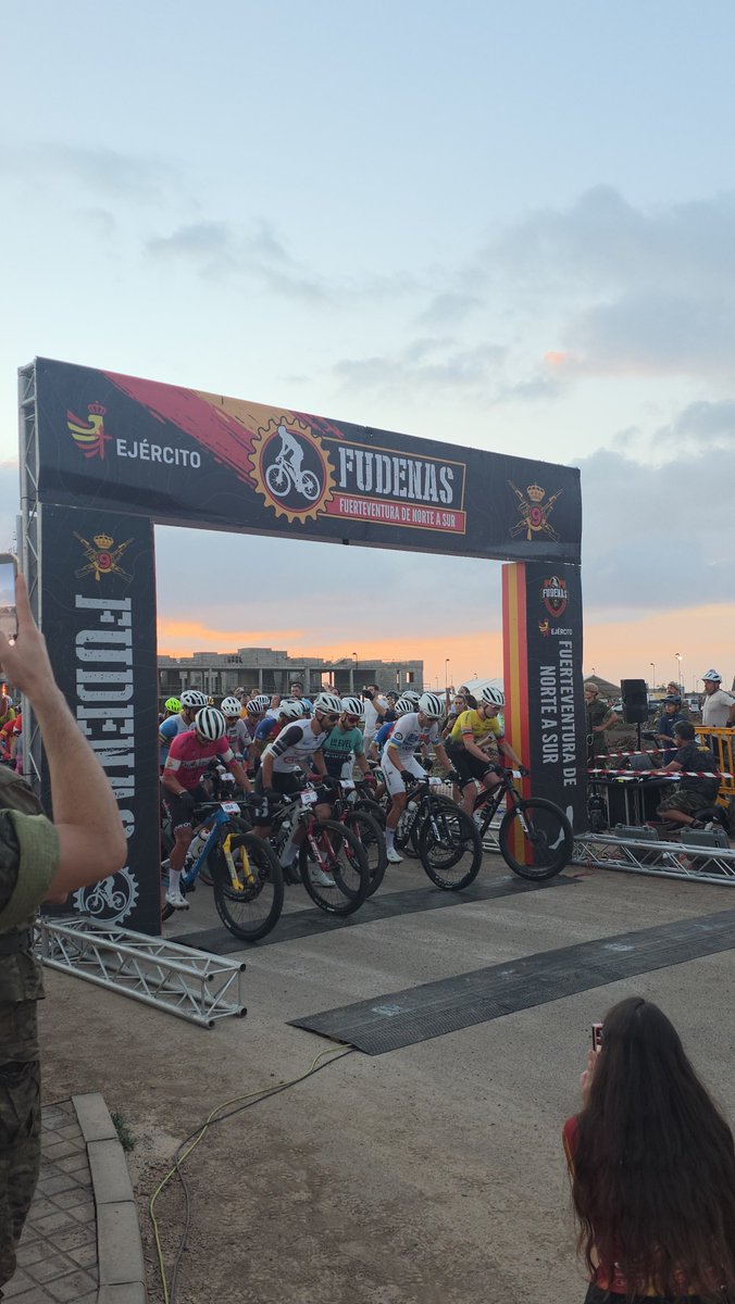 jos_calero's tweet photo. 🏜️🚴‍♂️ #FUDENAS vuelve a ser un éxito absoluto💪��🇨🇪🇸

👏Felicidades a todos los participantes 👏

🙌GRACIAS al Regimiento de Infantería Soria 9, porque sin ellos FUDENAS no sería posible.

#FUDENAS2026 #LaOliva #Fuerteventura https://t.co/wGgBKgN0Wi