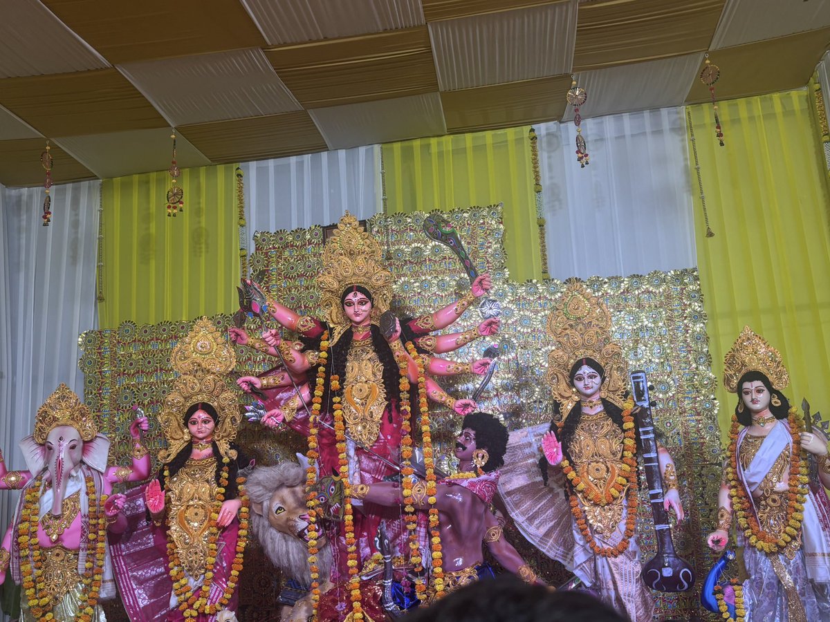 Rain_Pebble_'s tweet photo. Some Ashtami Awesomeness Part B
Assam Bhavan, Vashi
About the better 3/4th’s Mangalagiri silk sari - just a mere coincidence that today’s Navaratri colour is purple https://t.co/GvTZyfyWaZ