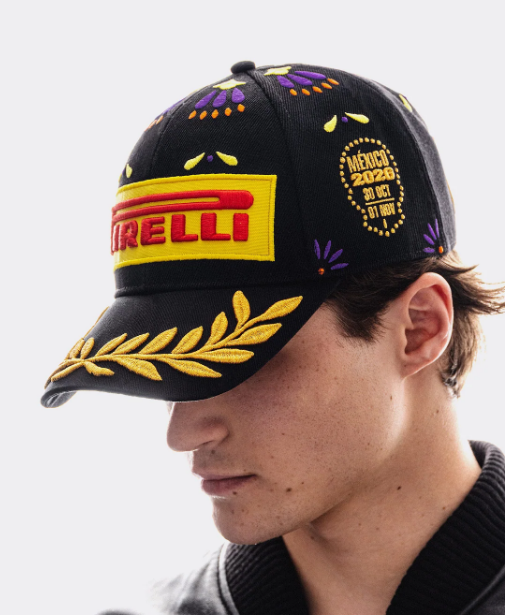 AlertaF1's tweet photo. La gorra especial de Pirelli para los pilotos que suban al Podio del GP de México.

#MexicoGP🇲🇽 https://t.co/FzRXYEk6zc