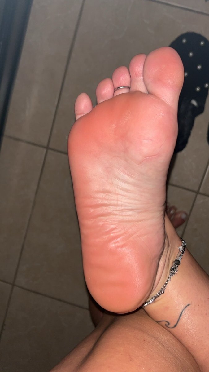 LilViviK's tweet photo. Online &amp; ACTIVE now for all your feet fettish needs👣🍭✨ 
Telegram: kmillz_808
Feet finder: @babysoftsolez_

Come ready for some amazing feet content &amp; payment ready💵💦 https://t.co/w5NVruhaYd