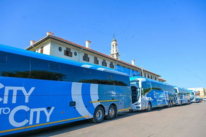 africaupdates's tweet photo. Passenger Rail Agency of South Africa🇿🇦 (PRASA) Boosts City-to-City Fleet With 17 New Buses🚍🚍 https://t.co/V7P8nQDxSN https://t.co/YWWOJTgF3X