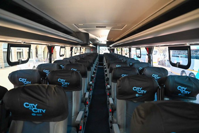 africaupdates's tweet photo. Passenger Rail Agency of South Africa🇿🇦 (PRASA) Boosts City-to-City Fleet With 17 New Buses🚍🚍 https://t.co/V7P8nQDxSN https://t.co/YWWOJTgF3X