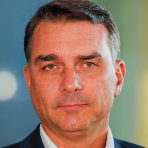 anittagolden's tweet photo. 🚨 BOMBA: Flávio Bolsonaro confirmou no debate da Band que vai cortar 200 bilhões de reais dos recursos públicos.

COMPARTILHEM https://t.co/rdQP4MVaEy