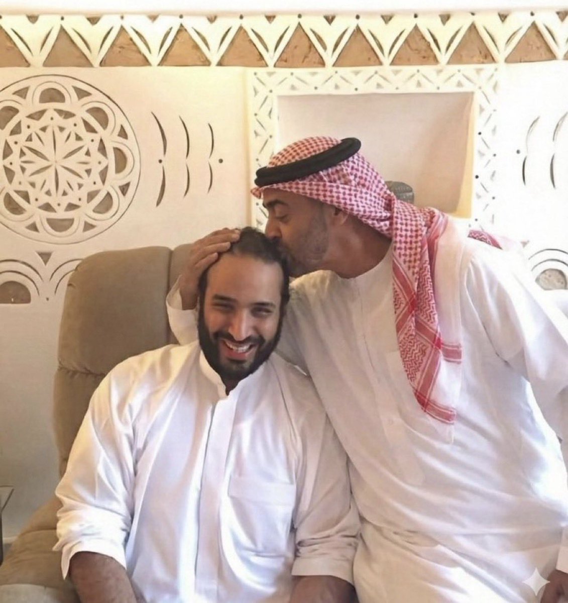 Iawrie's tweet photo. راس ماتقواه ..بوسه https://t.co/Q02veAWclx