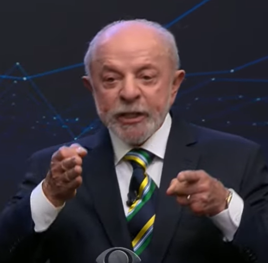 centralreality's tweet photo. Lula para Flávio: "O seu irmão tá fugido nos EUA tramando contra o Brasil. Vocês estão traindo a pátria e serão investigados por isso." https://t.co/sdZQakaNTE