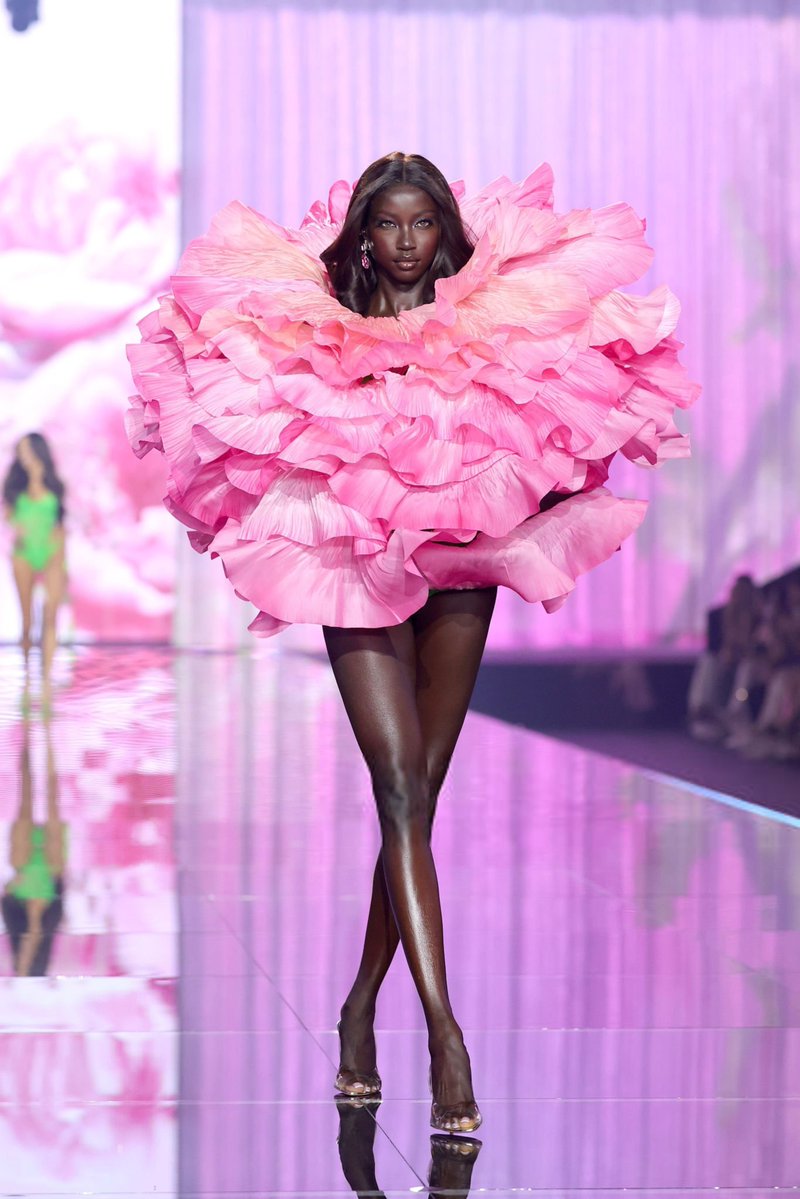 beyzanurapaydin's tweet photo. Anok Yai walks #VictoriasSecretFashionShow 2026 https://t.co/MdaABelV4H