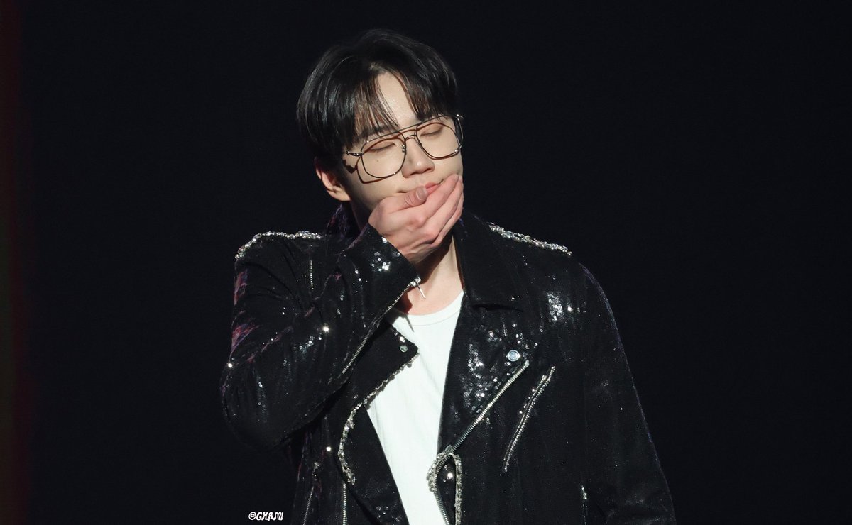 2junyl's tweet photo. junyoung baby butt bread pose 🥺 https://t.co/Vc0QY1s8xv