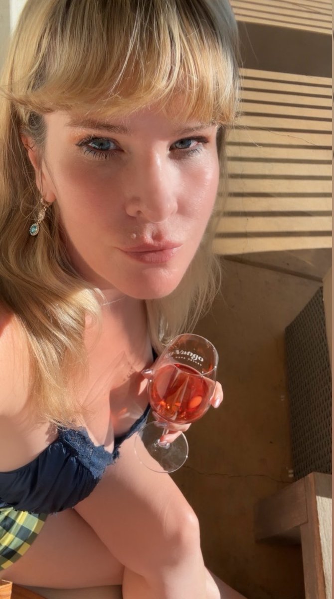 amberdawnatx's tweet photo. The wine country of California 🌸♥️🌹 https://t.co/jHXavIUUPU