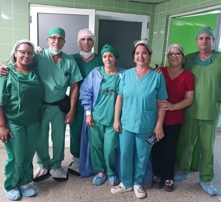 SaludDPinar's tweet photo. Y nacieron los trillizos del jóven médico especialista en Cardiología Eliecer... los niños fueron recibidos en el
Hospital Abel Santamaría Cuadrado por un gran equipo que se activó para atender el nacimiento. 
!¡!!Muchas felicidades!!!!!
 #PinardelRío
 #Cuba
#CubaPorLaVida https://t.co/t7kroUKzPH