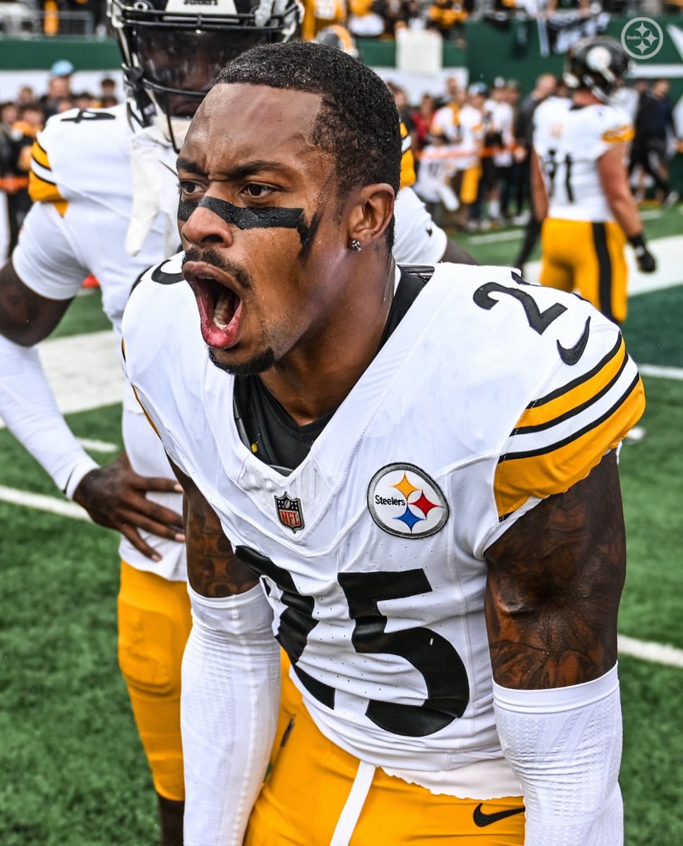 SteelersNetwork's tweet photo. Loading….😈 https://t.co/EQs5XkWa2n