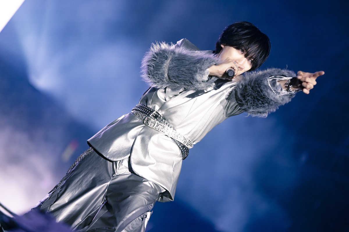 qj_web's tweet photo. 『BMSG FES’26』レポート📝
https://t.co/kB9fjm9UYO

Aile The Shotaは、「いつか俺、ヘッドライナーでこの曲歌いたいんだ」と語って最新曲「ONGAKU」へ。多くの人にとっての原点でもある「好き」という気持ちを忘れずにいたいという思いを込め、「音楽は好きか？」と大きな声で呼びかけた。

REIKOは「3周年だから去年に続き、この曲歌っていい？」と呼びかけ、デビュー曲「BUTTERFLY」を歌唱。花道を歩きながらカメラに向かって歌うREIKOの前では、BMSG TRAINEEのKAIRI、KEITO、HAL、ISANAが次々とポーズを決めていき、「俺のステージ！」というREIKOのツッコミに愛情がにじむ。

#BMSGFES #BMSG
#AileTheShota #REIKO