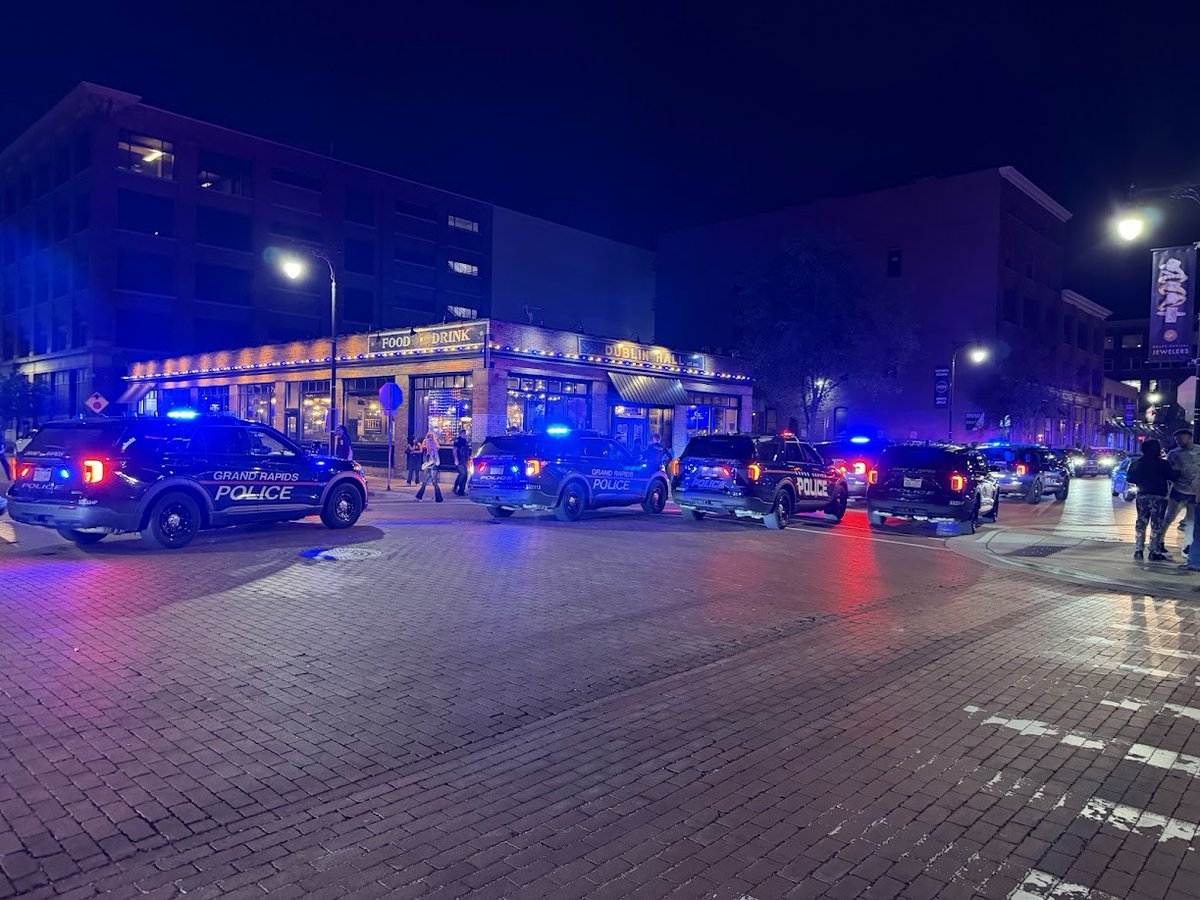 IvDogg's tweet photo. @GrandRapidsPD #GrrCON #StellaLounge #GoDaddyLife #HopCat #ScannerIO #ChainguardIO #GrandRapidsPoliceDepartment #DublinHall #GrandRapids #Michigan https://t.co/Vz28uY4S3C