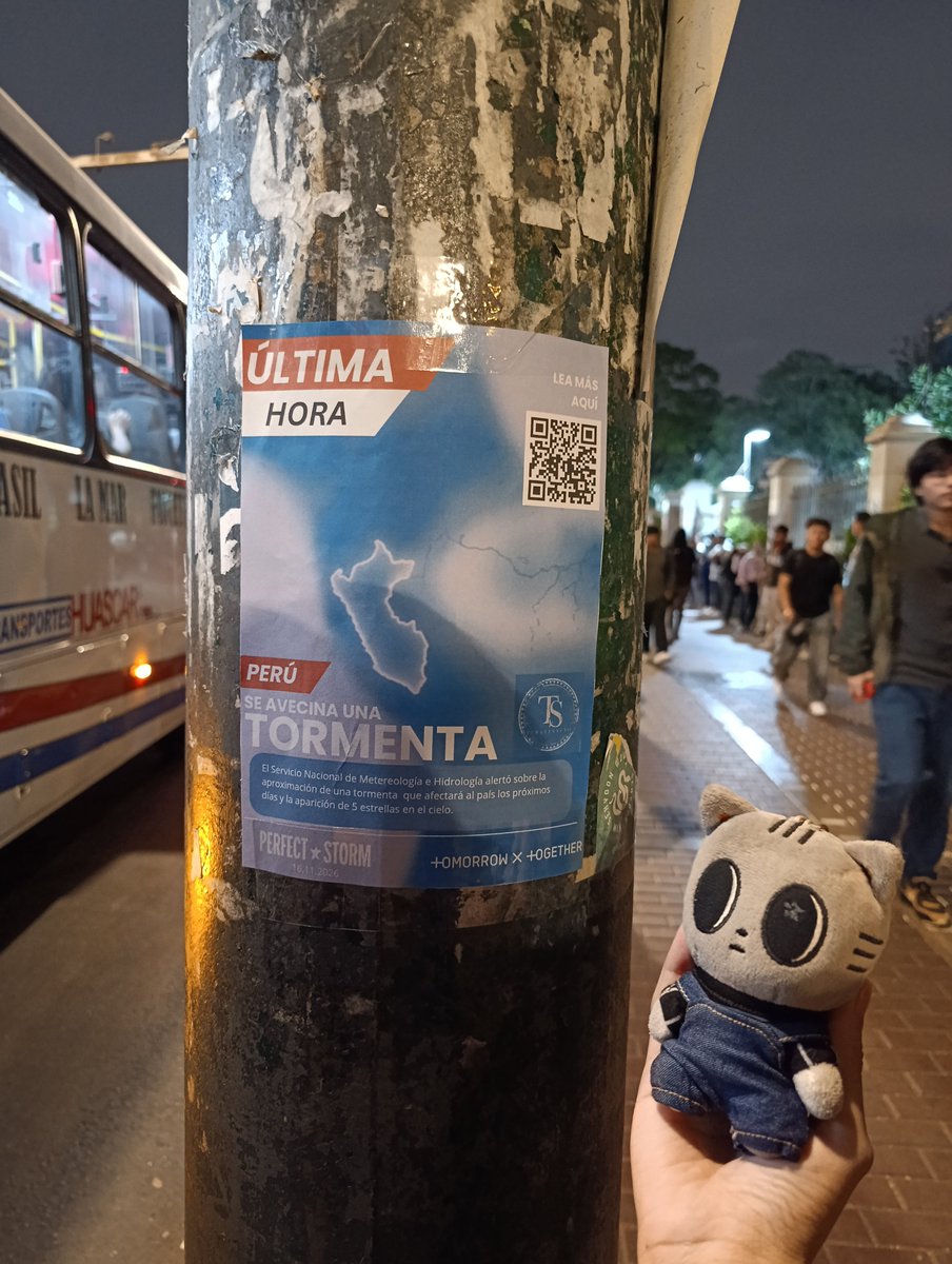 N0RUL3SALE's tweet photo. OMGG me Encontré esto cuando iba a tomar mi carro😭🙏💖

Por fin promocionan a mis muchachos cómo se debe :"u
#TOMORROWXTOGETHER #2026MAMAVOTE  #TXT_PERFECTSTORM https://t.co/BH6gnEmn4s