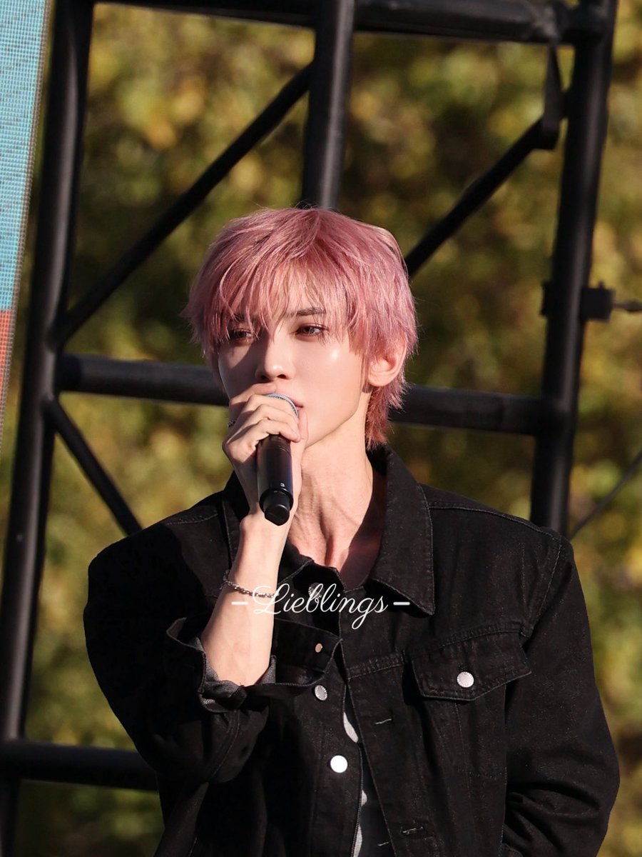 Lieblings_8's tweet photo. 261018  82WORLD: LA

LA looks good on you 💕

#여상 #YEOSANG 
#에이티즈 #ATEEZ #82WORLDLA https://t.co/bLSQpp0m3O