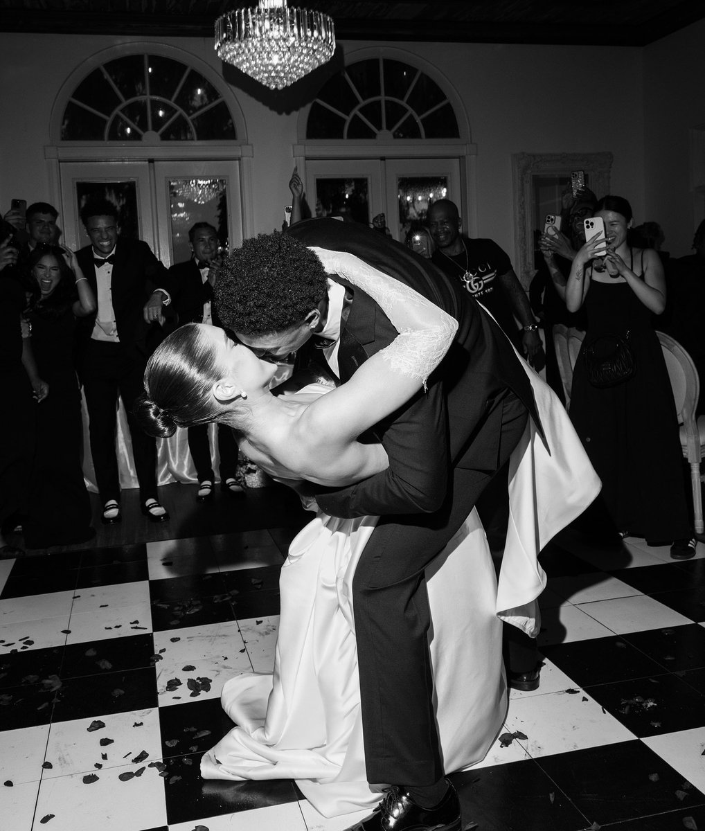 yorksdoll's tweet photo. ⌜💒⌟  ::  𝙲𝙴𝙻𝙸𝙽𝙴  &amp;  𝙳𝙾𝚄𝙴 ' 𝚂  𝚆𝙴𝙳𝙳𝙸𝙽𝙶 .  

𝖳𝗁𝖺𝗇𝗄 𝗒𝗈𝗎 𝗌𝗈 𝗆𝗎𝖼𝗁 𝖿𝗈𝗋 𝗂𝗇𝗏𝗂𝗍𝗂𝗇𝗀 𝗆𝖾 𝗍𝗈 𝖻𝖾 𝗉𝖺𝗋𝗍 𝗈𝖿 𝗌𝗎𝖼𝗁 𝖺 𝖻𝖾𝖺𝗎𝗍𝗂𝖿𝗎𝗅 𝗆𝗈𝗆𝖾𝗇𝗍. 𝖡𝖾 𝗏𝖾𝗋𝗒 𝗁𝖺𝗉𝗉𝗒 — 𝗒𝗈𝗎 𝖽𝖾𝗌𝖾𝗋𝗏𝖾 𝗂𝗍. 𝖨 𝗅𝗈𝗏𝖾 𝗒𝗈𝗎 𝖻𝗈𝗍𝗁. https://t.co/A9rnr7aOIh