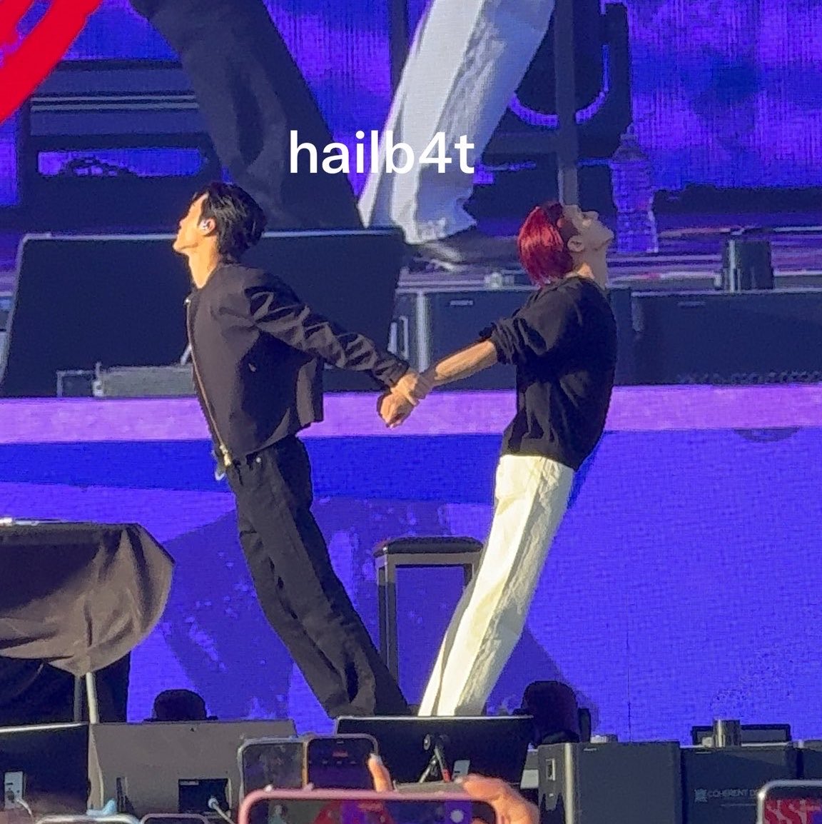 b1tesize's tweet photo. I CANT FUCKING BREATHEHDJSKFJJSDKF https://t.co/6wDHj8ujQc