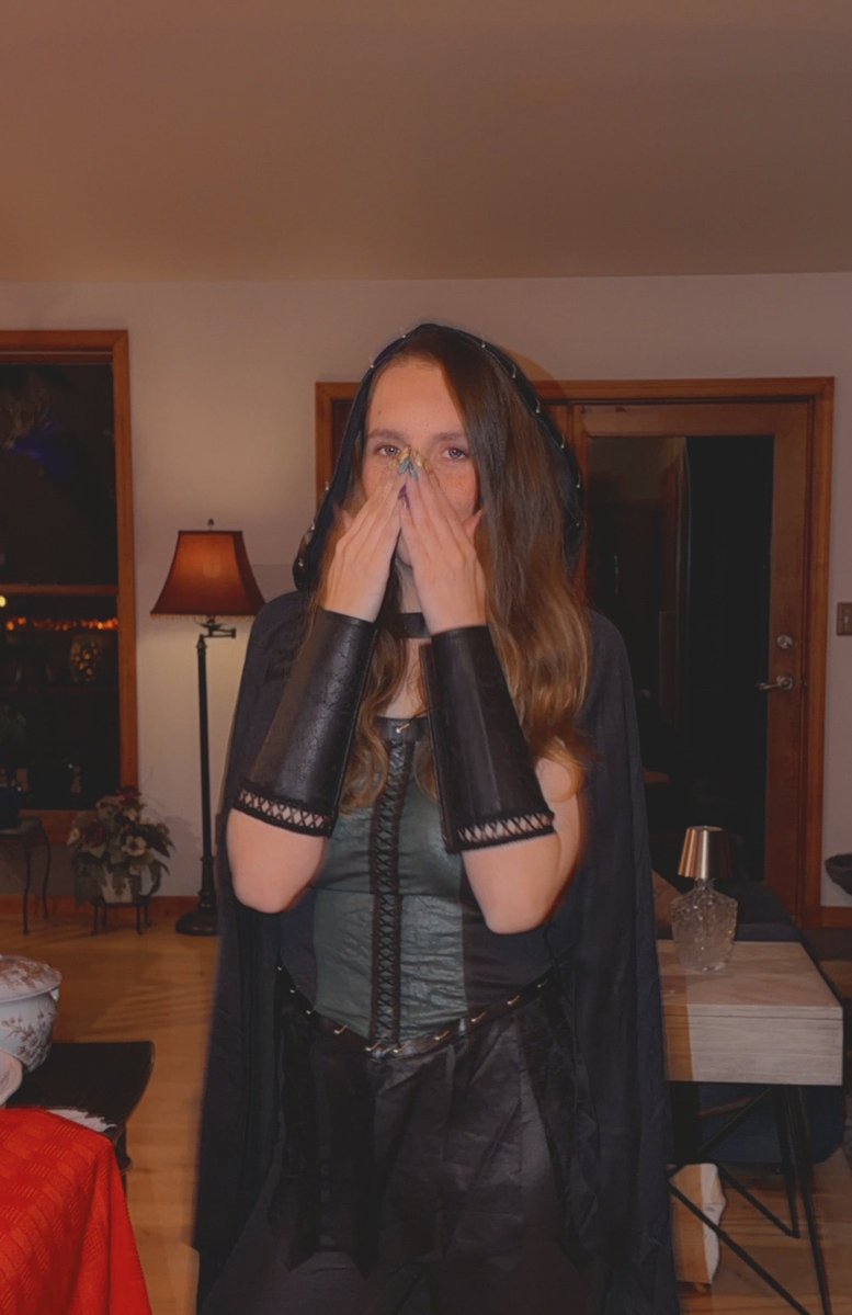 Yourmaddimuse2's tweet photo. Can you guess the costume? https://t.co/8UGOQjjyW5