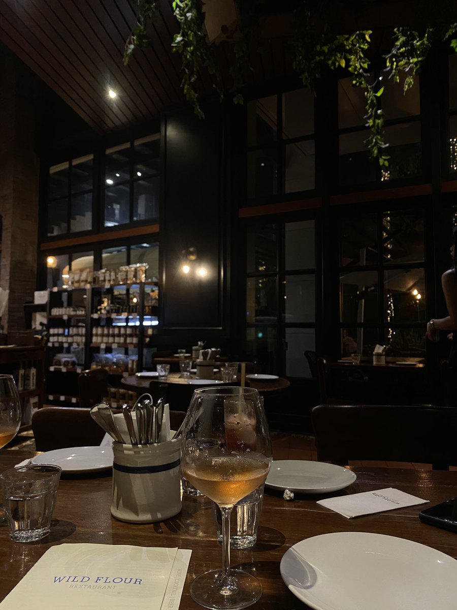 wvter_mln's tweet photo. always down for a drink/dinner with my gaes https://t.co/gHq0YB6jDJ