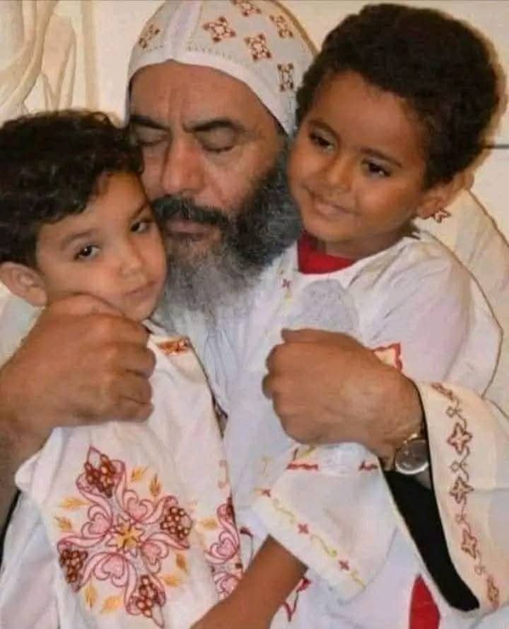 Naderfrind444's tweet photo. ياريتنا نعمل زي العيل الصغير اللي اول لما يطلع من المدرسة يرمي الشنطة لأبوه ويقوله شيل؛ مهما كانت شنطتنا مليانه ألم ومرض وتعب وضيق ومرارة وكسرة وحسرة، أبونا السماوي واقف ومستعد يشيل شنطة كل واحد فينا.

(الأنبا كاراس اسقف المحلة ♥️🙏 https://t.co/IWs5jot9eb
