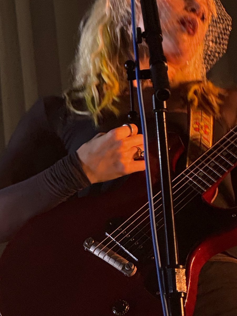 shesinaband's tweet photo. these close-ups of hayley still live in my head rent-free https://t.co/poVxuc2S1U