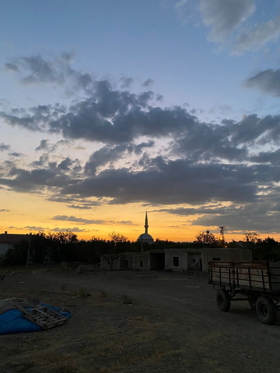 1dusseldunya's tweet photo. İnsan memleketini niye sever 
Başka çaresi yoktur da ondan. https://t.co/9xRz84WAjm