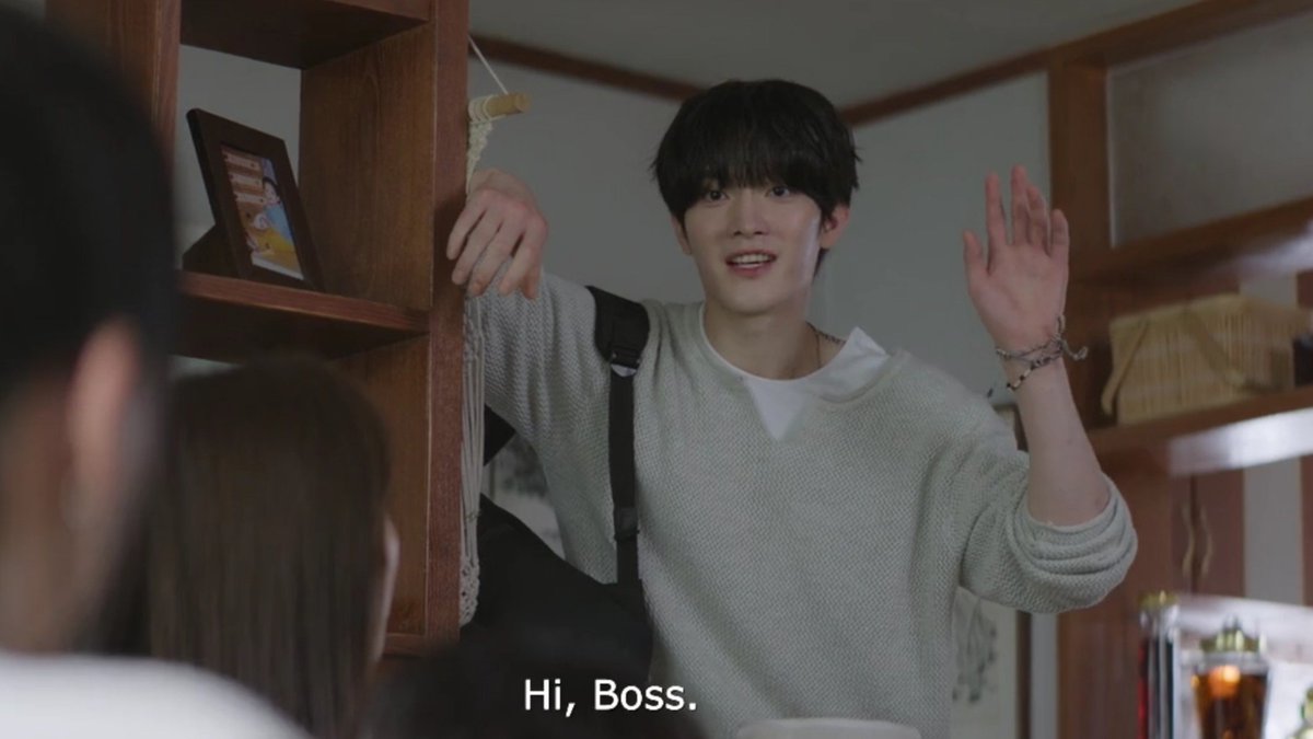 munhanas's tweet photo. Yerang is suddenly soooo down bad for Haru lmao and it's the one time he has bigger priorities
#DiveIntoYouep7 https://t.co/xTOWaywg2m