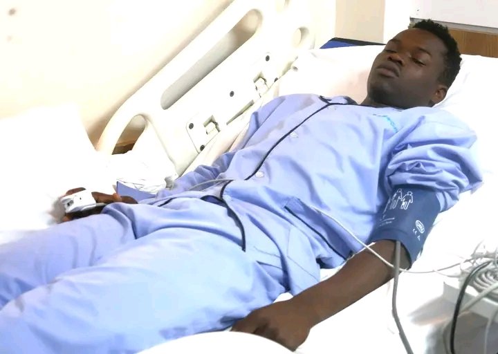 collins_ebola's tweet photo. Mimi ni shujaa Je wewe ? Tuesday we will take our country back. Will you attend? You too you are a shujaa #RejectFuelPriceKE https://t.co/Jy3de5OtUq