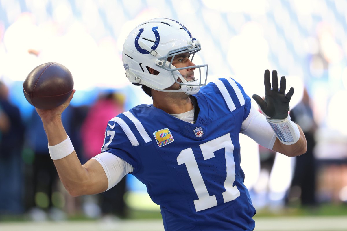 UnderdogNFL's tweet photo. Daniel Jones this season:

4 TDs
6 INTs

Colts hand the Titans their first win since before last Christmas. https://t.co/U1wLLwBlet
