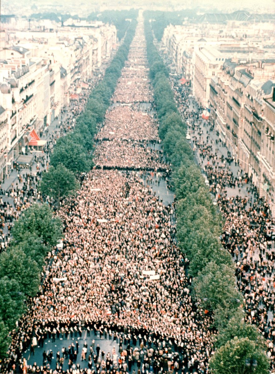 fenixwryght's tweet photo. Siempre que se habla de mayo del 68 es oportuno recordar 2 hechos convenientemente olvidados en el imaginario colectivo extranjero:

1) La gran contramanifestación gaullista del 30 de mayo

2) La *aplastante* victoria electoral de la derecha en las legislativas del mes siguiente https://t.co/liO9jp6RL0