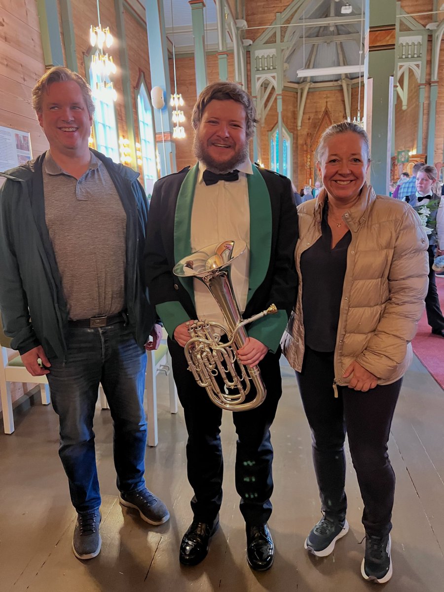 soumaiya002's tweet photo. Fantastisk konsert med Manger skolemusikk og Manger Musikklag i Manger kirke. Stolt av Tage Sundal, som leverte en strålende solo på sin første konsert. Dette blir bra. Lykke til videre, Tage og Manger Musikklag! https://t.co/DbcnnInm6K