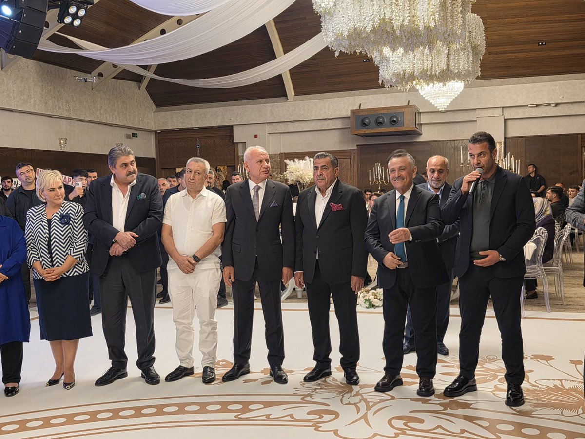 HamitSumer21's tweet photo. Karavil ve Ekinci ailelerinin kıymetli evlatları Ferhat ve Eda’nın düğün merasimine katılarak bu mutlu günlerinde sevinçlerine ortak olduk.

Genç çiftimize bir ömür boyu mutluluk, huzur ve saadet diliyor; Karavil ve Ekinci ailelerine hayırlı olsun dileklerimi iletiyorum.

Rabbim birlikteliklerini daim, yuvalarını huzurlu ve bereketli eylesin.