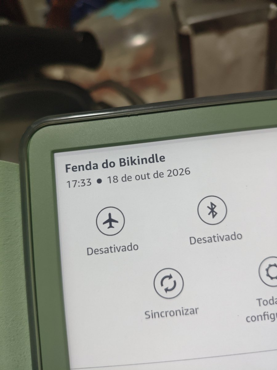 thebrobexks's tweet photo. o nome do meu kindle não poderia ser mais a minha cara que isso https://t.co/P5a5xMiUe5