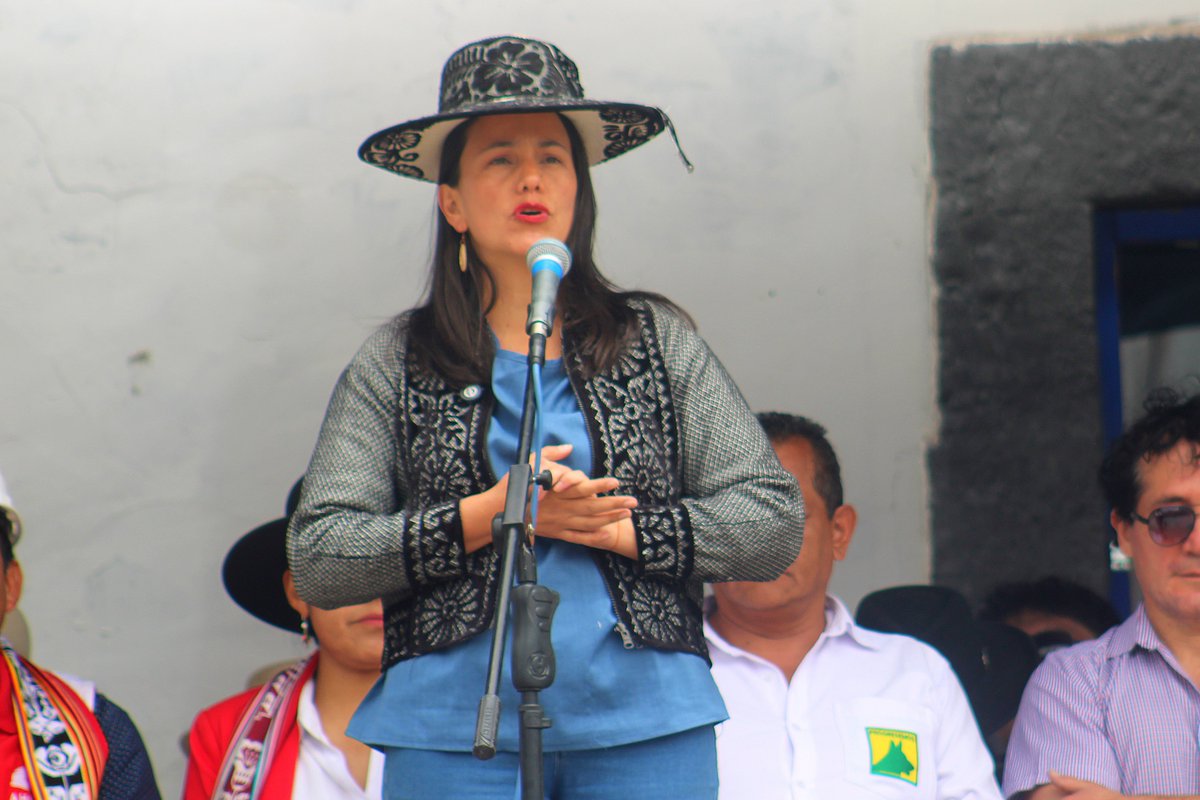 Vero_Mendoza_F's tweet photo. Gracias, Chumbivilcas, por tu coraje, tu dignidad, por cuidar nuestra identidad.

Gracias por haberle dicho sí a un proyecto descentralista, de integración e industrialización con más del 50% de tus votos. Gracias a Livitaca, Chamaca y Quiñota que lo han respaldado en más de 60%. https://t.co/28tOgqEmvu