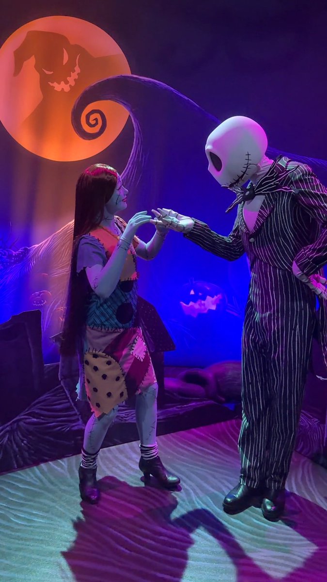 4chipandcompany's tweet photo. What a treat at Mickey's Not-So-Scary Halloween Party! 🎃 We met Jack Skellington and Sally from The Nightmare Before Christmas at Magic Kingdom.
#mnsshp #magickingdom #disneyworld #nightmarebeforechristmas #jackandsally https://t.co/rznXPFPCTs https://t.co/TMfs80qKkh