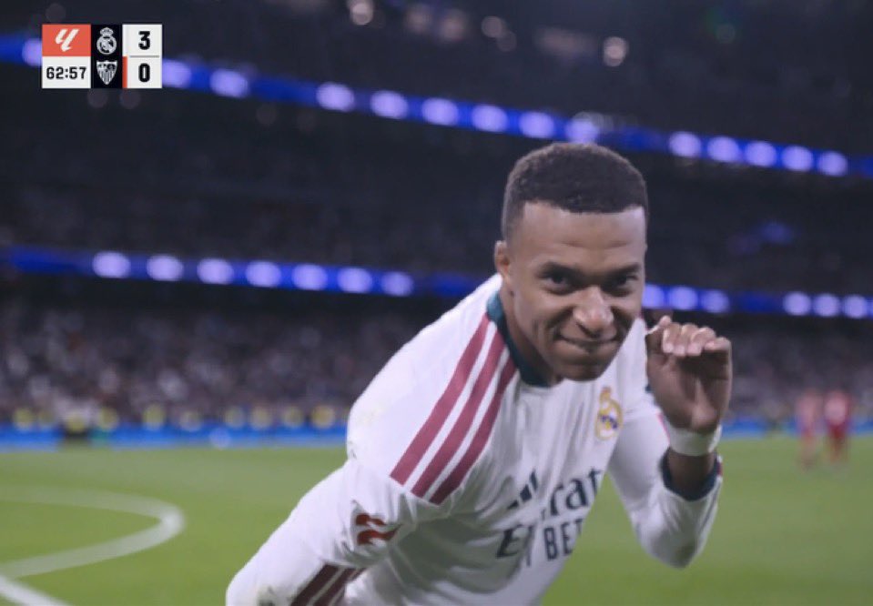 maldiidown's tweet photo. hablemos del deficiente mental este:

- su afición no lo aguanta
- lleva sin ganar nada 8 años
- a su novia se la follan en los rodajes
- marcas un penalti y te ríes del portero
- vas a 6 puntos del Barça
- te van a meter 14 en el clásico

brutal 🔥 https://t.co/sHqc7ckjUO