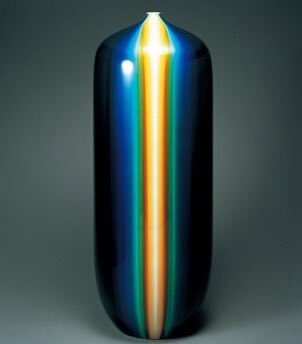 luusssso's tweet photo. The extraordinary porcelain of Japanese ceramic master Tokuda Yasokichi III 

His Saiyū glazing technique transformed traditional Kutani ceramics into brilliant color spectrums of cobalt

Developed in the 1970s, his work earned him Japan’s prestigious Living National Treasure designation in 1997