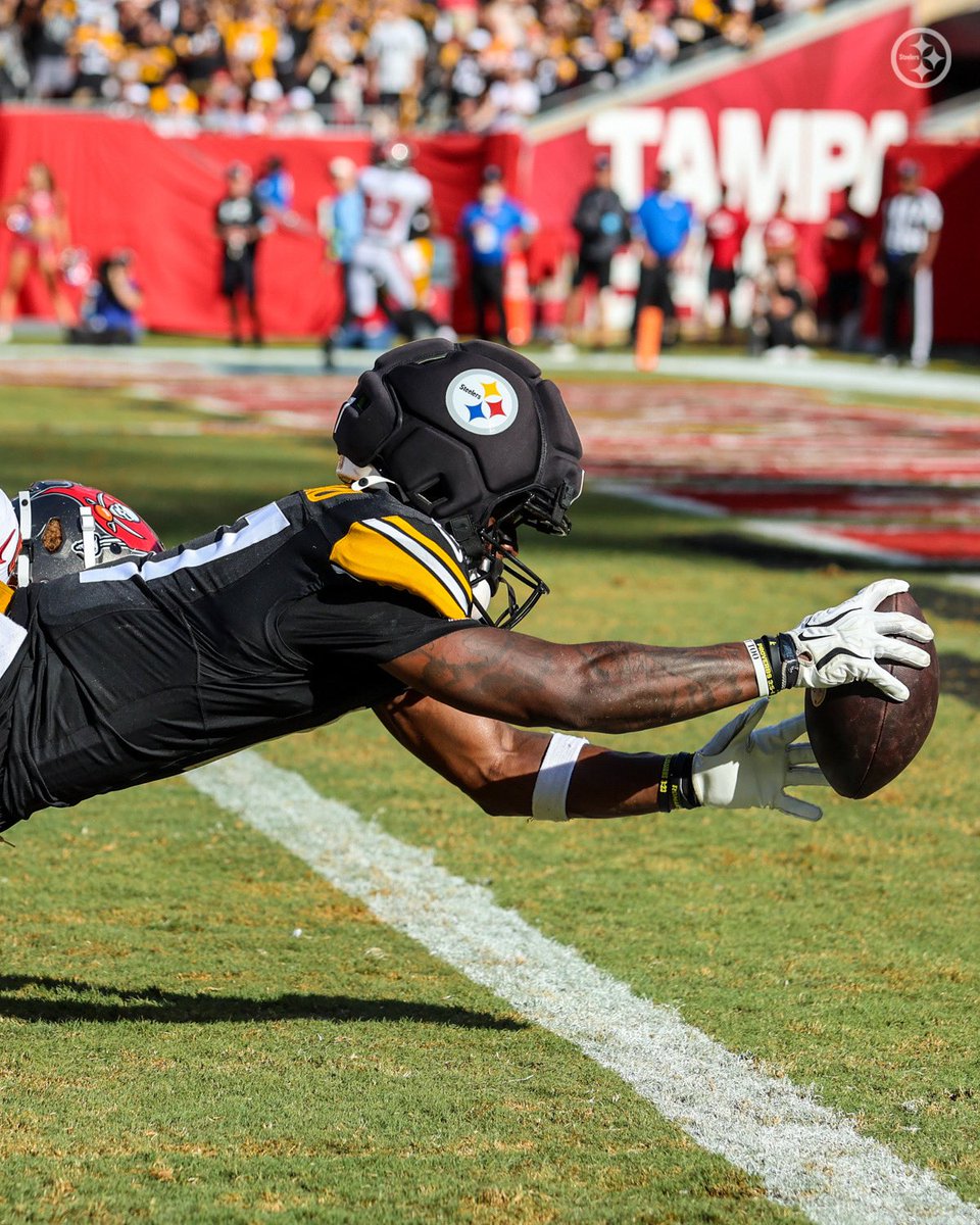 steelers's tweet photo. First TD in the Black &amp; Gold 🙌 @oti_germie https://t.co/v7lc0fIH6W