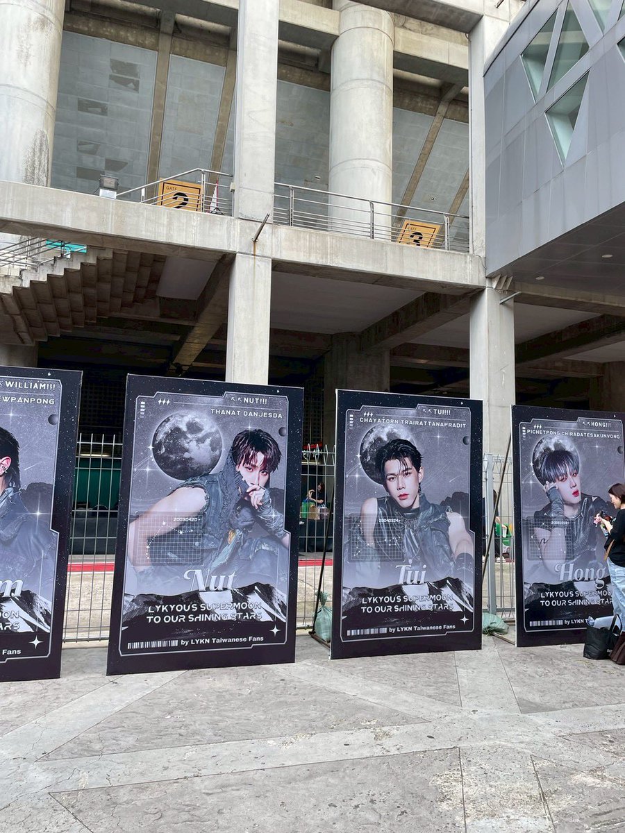 NHBB03's tweet photo. ถึงงงงเเล้วววว 3หมีอยู่ไหนน รออยู่ตรงนี้นะ @bbeamiik @thithidaaa @tcg00dsgurl https://t.co/ysJCioFyY9