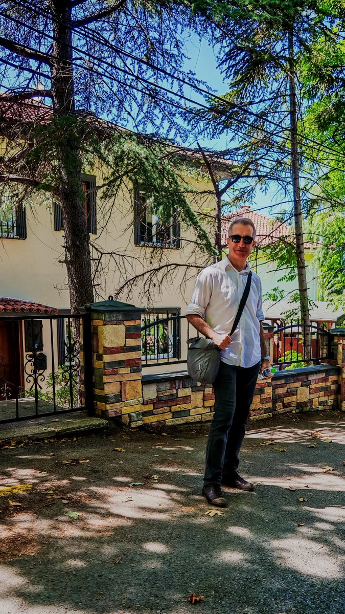 MSonerBAL's tweet photo. Düşünüyorum da biz, büyüyerek çocukluk etmişiz.

#TurgutUyar https://t.co/kZEc9OrvF8
