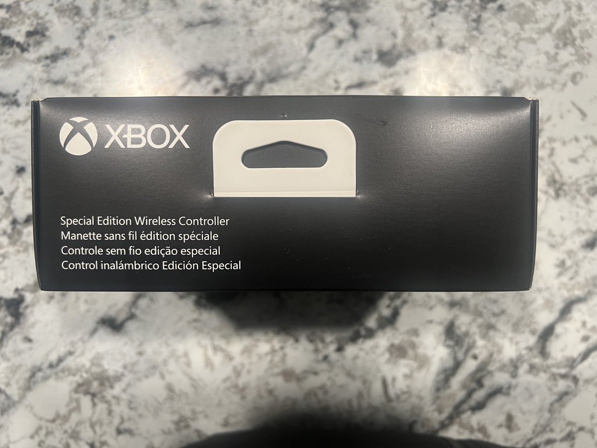 ShowtimePro4's tweet photo. 🟢 Xbox 25th Anniversary Controllers are starting to arrive #XBOX25 #Microsoft https://t.co/BXY9RjGSpQ