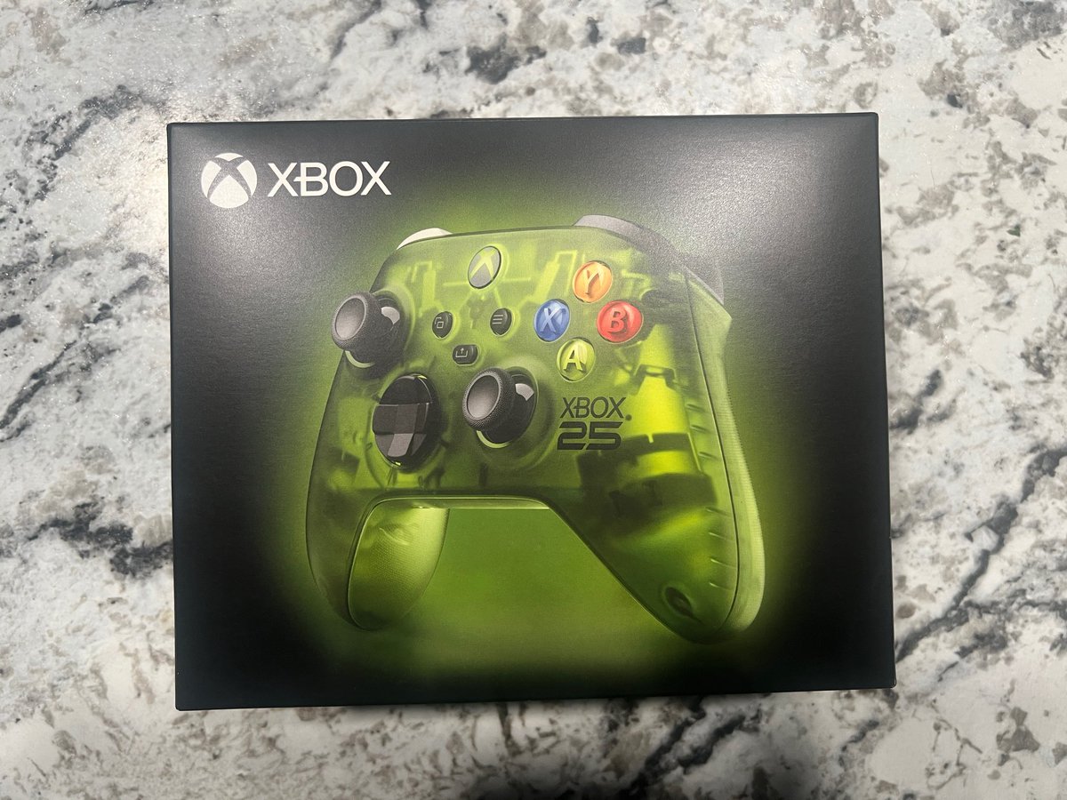 ShowtimePro4's tweet photo. 🟢 Xbox 25th Anniversary Controllers are starting to arrive #XBOX25 #Microsoft https://t.co/BXY9RjGSpQ