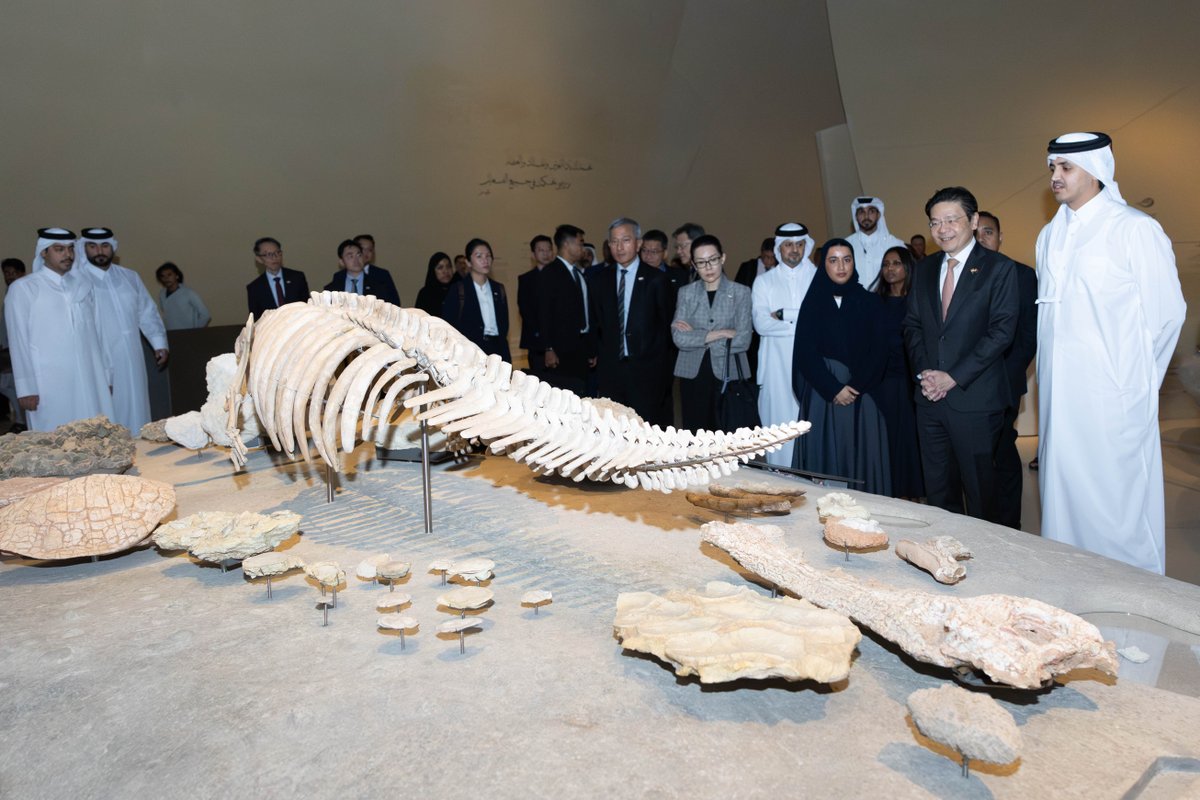 QNAEnglish's tweet photo. #Singapore's Prime Minister Visits National Museum of Qatar
#QNA #Qatar 
https://t.co/Li08rihQ38 https://t.co/qu8Lqmgu9O