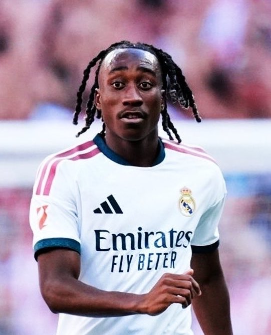 theMadridZone's tweet photo. 🚨🇨🇮 RECORD: Yan Diomande becomes the YOUNGEST Real Madrid player in the 21st century to score AND assist in the same La Liga match at 19 years, 338 days. 

He breaks Jude Bellingham’s record of 20 years, 51 days. 🤍 https://t.co/GBYGFHvMsg