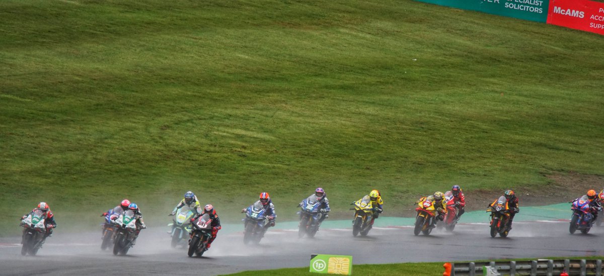 CLRSam's tweet photo. Final #BSB race was a little damp, and this was after a delay to clear the standing water. Still had their knees down despite it being wetter than a otters pocket... #BSBThreepeat https://t.co/2GkxNWh8C4