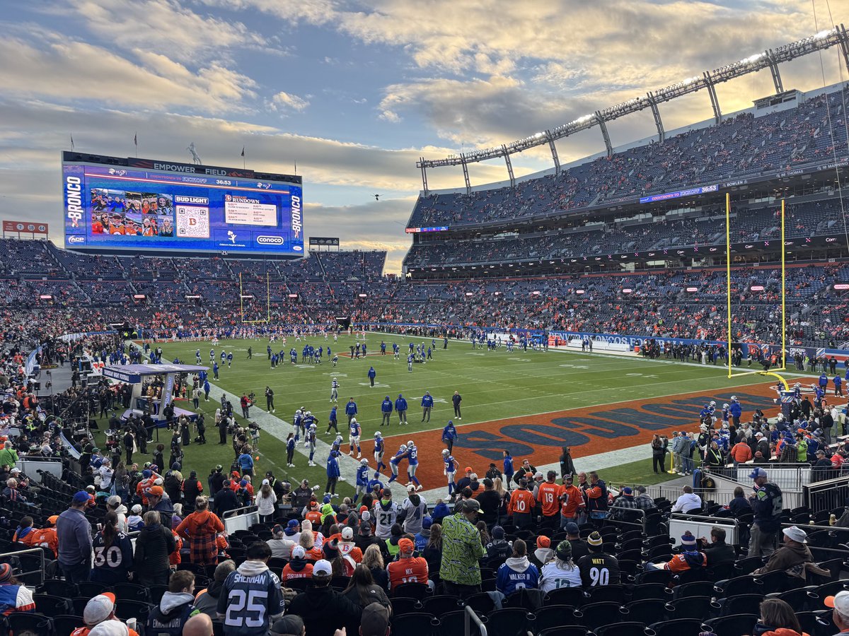 Claretsref's tweet photo. Ok that’s @Broncos, @Avalanche, @CUBuffsFootball and a Denver tour done now onto @packers with @MVPTravelUK @TouchdownTrips https://t.co/z84jrfblfW