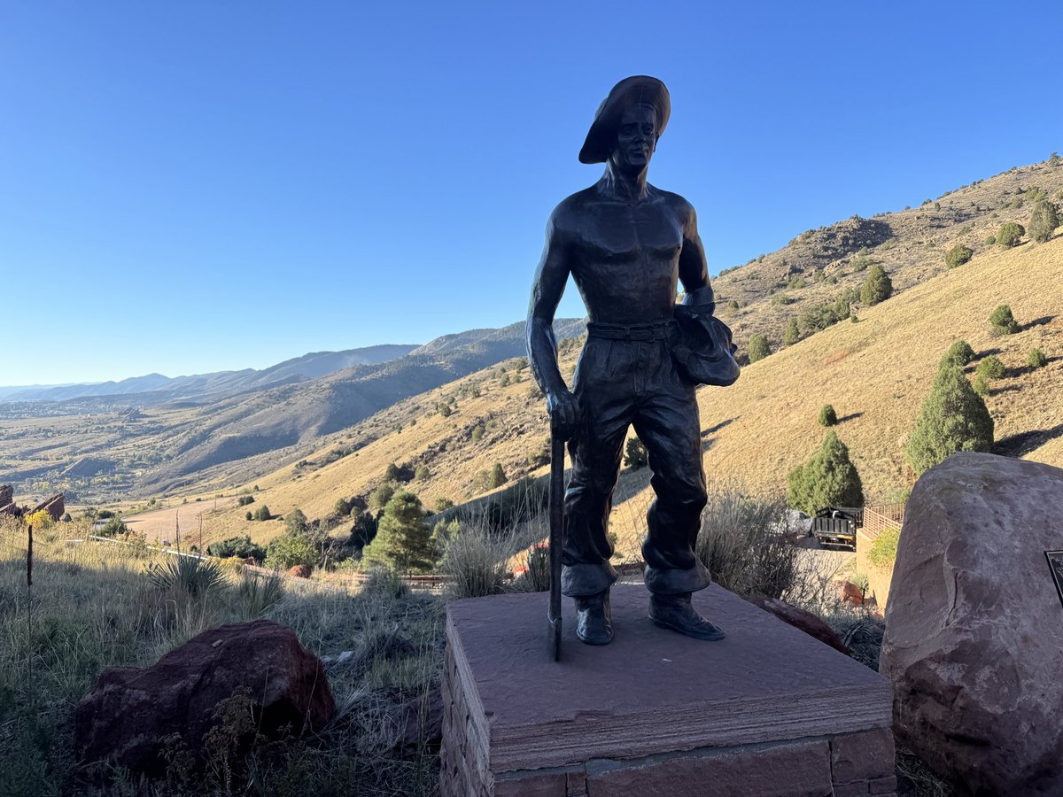 Claretsref's tweet photo. Ok that’s @Broncos, @Avalanche, @CUBuffsFootball and a Denver tour done now onto @packers with @MVPTravelUK @TouchdownTrips https://t.co/z84jrfblfW