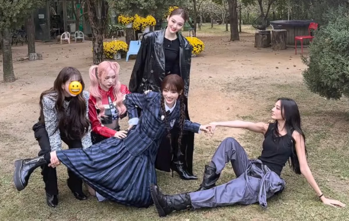 MennaElwakeelG's tweet photo. I want them to do something like ‘Blackpink House ‘ it’ll be sooo much funnn 🤩
#MEOVV https://t.co/gp5orUxCSt